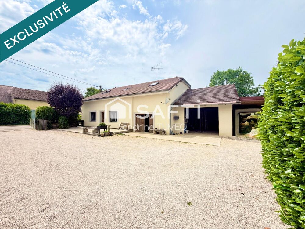 Vente Maison Corps de ferme sur plus de 1,3 hectare avec installations équestres Bersaillin