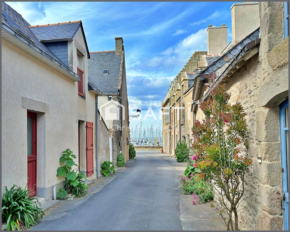 Sur le port à deux pas de la plage, tout à pied !