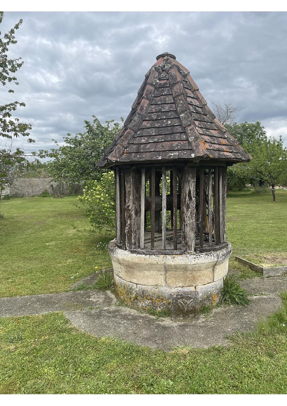 Vente Maison Belle maison de village, offrant 7 pièces dont deux chambres pouvant être partagées pour accueillir des personnes supplémentaire Perigueux