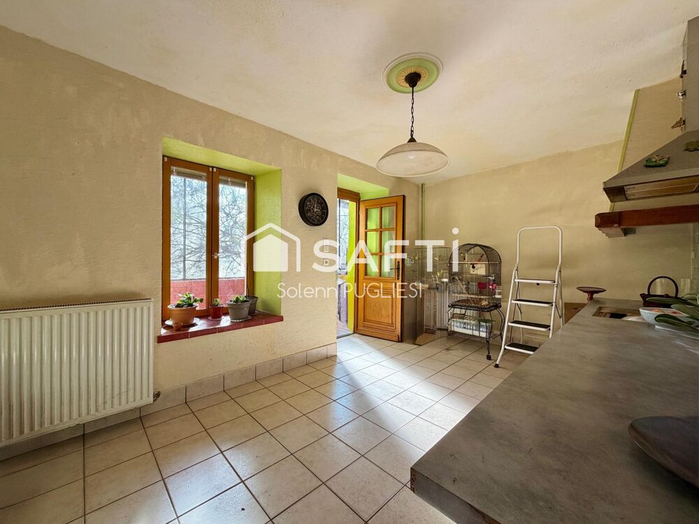 Maison de village avec garage et terrain