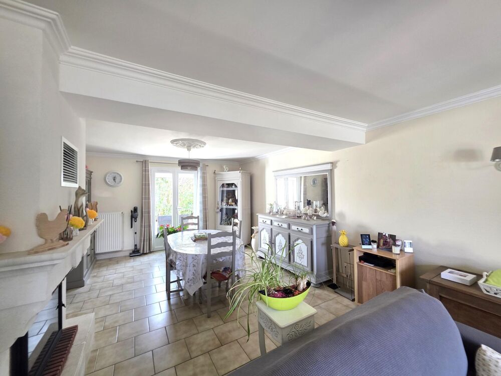 Vente Maison Belle maison traditionnelle avec vie de plain-pied ! Double garage, atelier, cave. La fleche