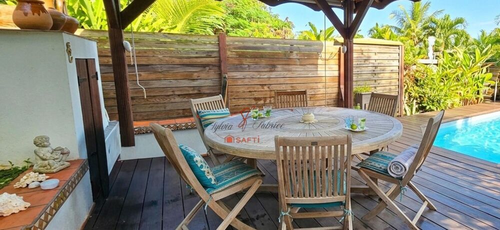 Vente Maison Villa avec piscine + studio indépendant à Sainte-Anne Sainte-anne
