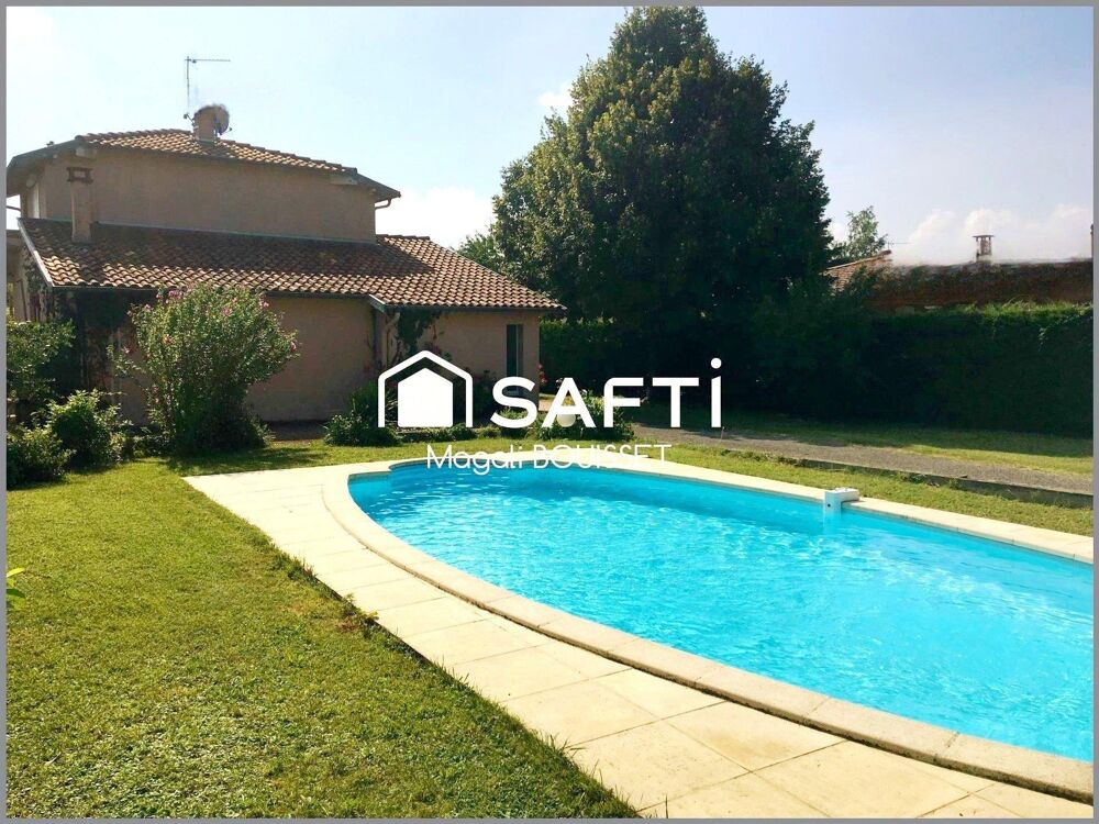 Maison T5 de 125m², Trois chambres et dont deux chambres et salle d'eau en rez de chaussée, un bureau, une terrasse, deux abris