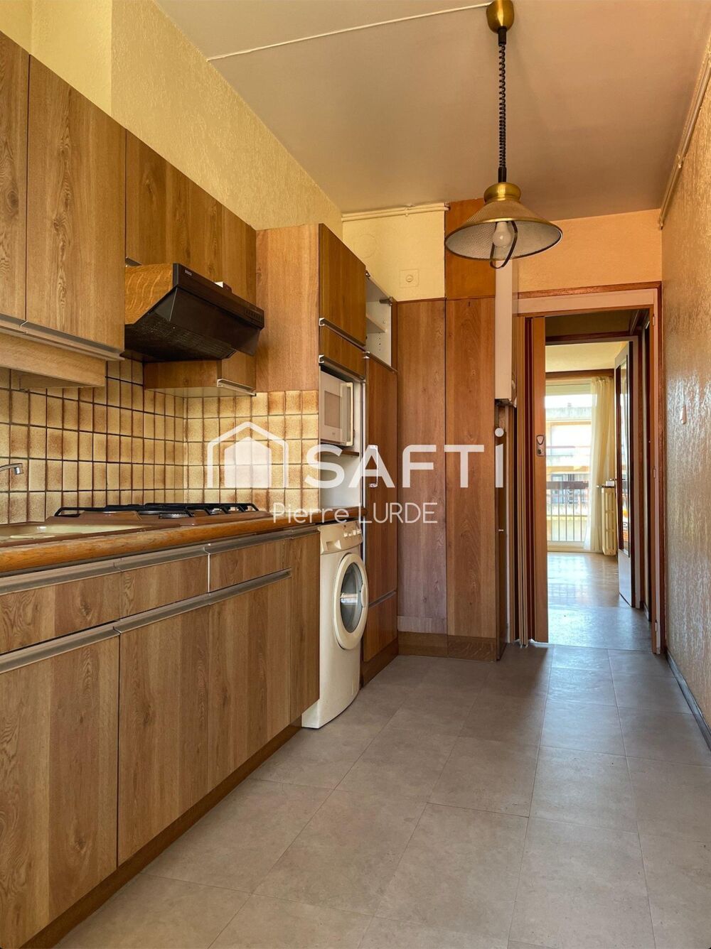 Appartement T5 rénové avec balcons et stationnement