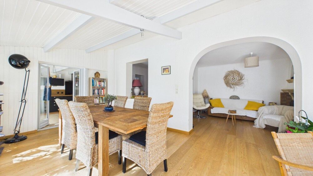 Vente Maison Maison plain pied / 3 chambres + bureau / 3 sde + 3 wc / Piscine Aytre