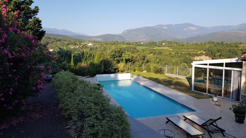 Villa vue exceptionnelle - piscine jardin parkings