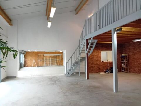 Tr&egrave;s belle surface commerciale 1800 44110 Chateaubriant