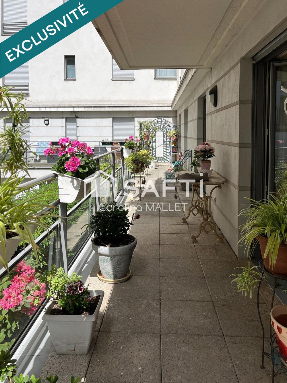 Vente Appartement Résidence Carré Mirabeau à 2 pas du Métro ligne 10 appartement T4, double salon, 2 chambres, cave et parking Paris 15
