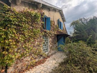 Vente Maison Fort potentiel de rénovation pour cette maison T4 avec terrasse, jardin et garage Vallereuil