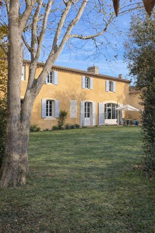  Maison à vendre 15 + pièces 700 m²