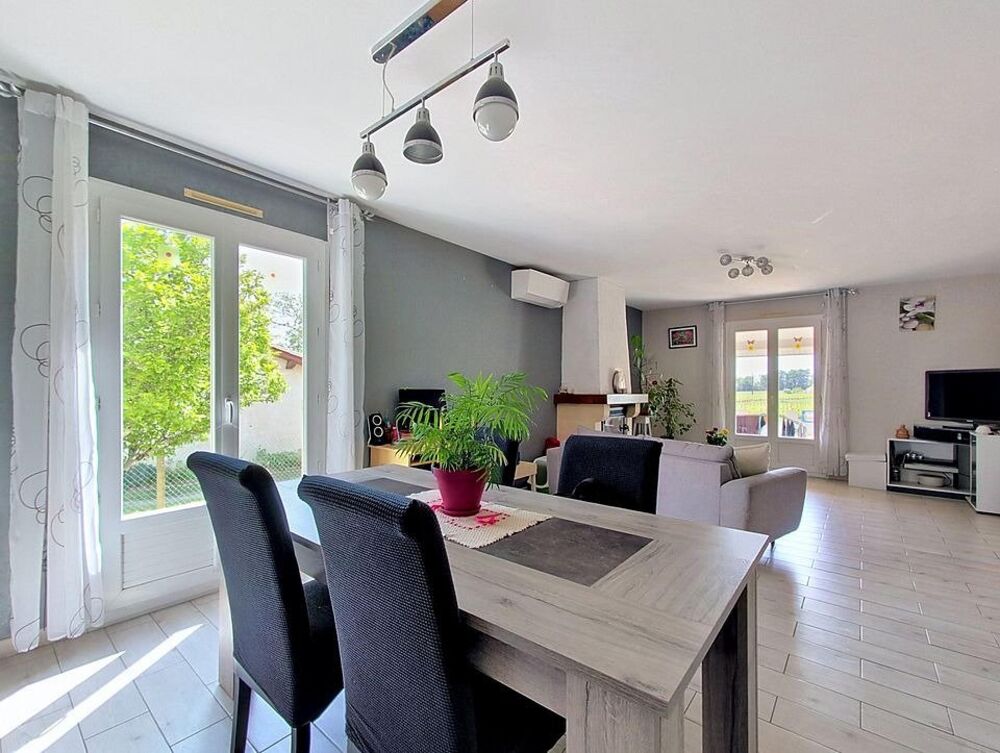 Vente Maison Maison 3 chambres avec joli terrain et doube garage spacieux Saint-mariens