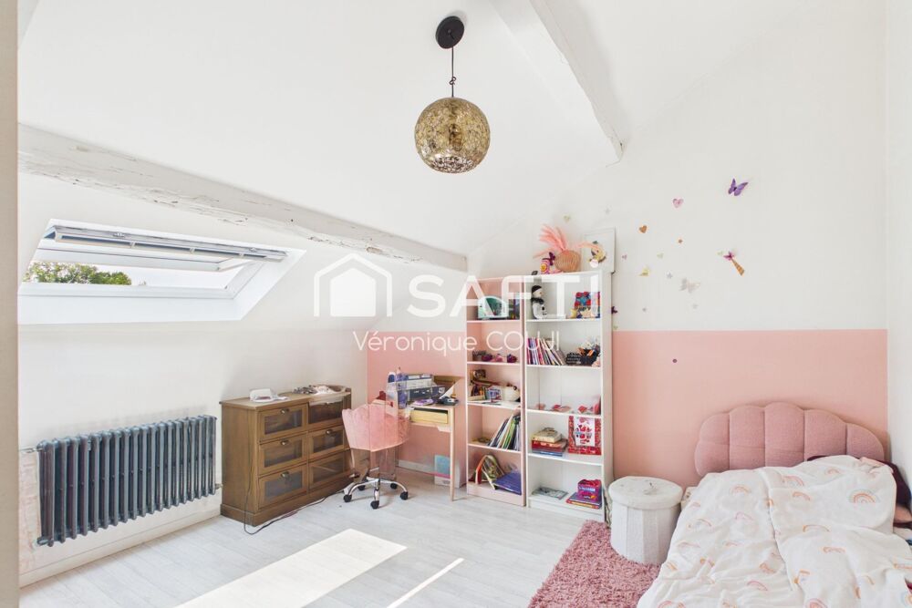 À Perrignier, découvrez un appartement T4 atypique et chaleureux avec beaucoup de charme.