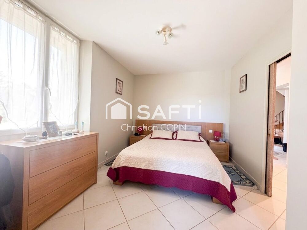 Vente Appartement SUPERBE DUPLEX T7 DE 172 m2 NICHÉ AU DERNIER ÉTAGE Toulon