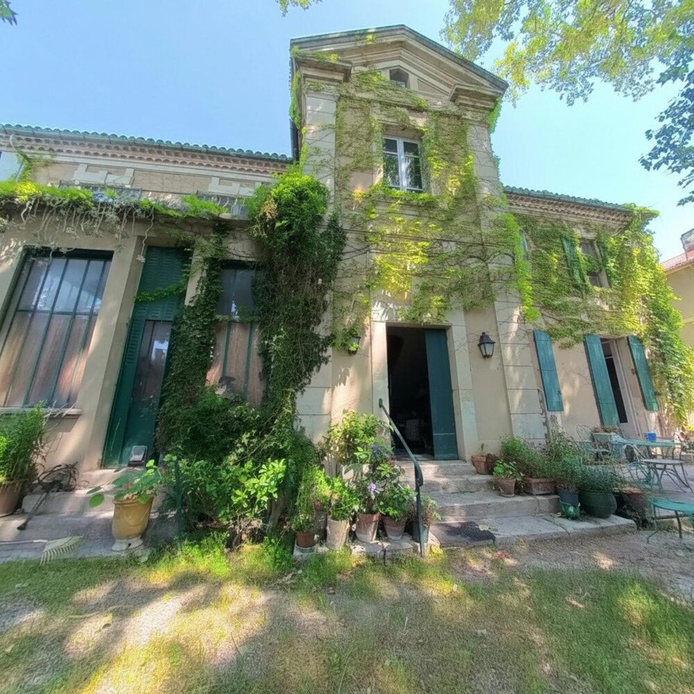 Vente Maison Le Thor, une propriété de caractère au cœur du village Le thor