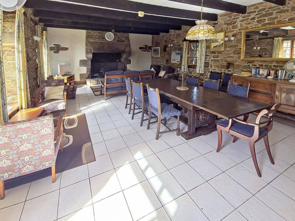 Ensemble de 4 maisons en pierre avec piscine couverte