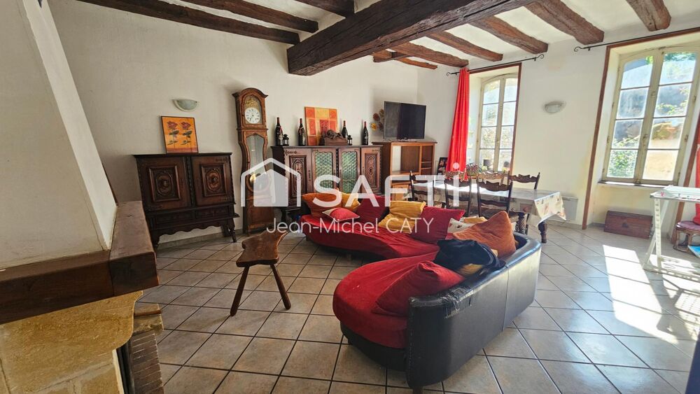 LERE, centre ville, maison à colombage avec 3 chambres.