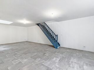  Maison à louer 3 pièces 160 m²