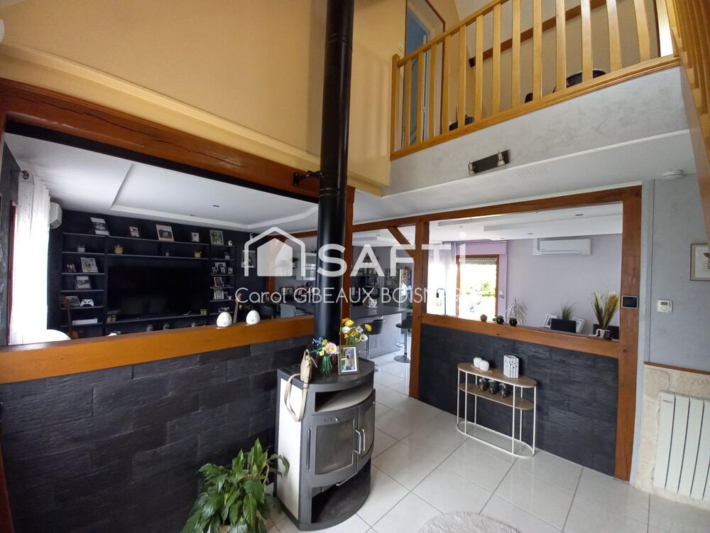 Beau pavillon avec 4 chambres, 2 garages et terrain