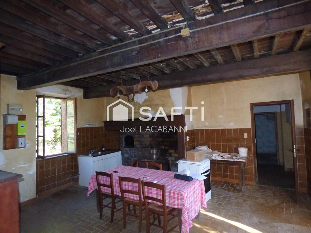 Vente Maison Maison à rénover de 105 m², au calme, cuisine, salon, 3 chambres, cellier, salle d'eau, wc, nombreuses dépendances, terrain de 6 Villecomtal-sur-arros