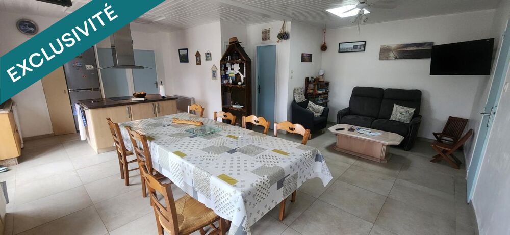 A l'Epine, je vous invite à visiter cette maison de 85 m2 environ, dans une propriété de 551m2 à deux cents mètres de la plage.