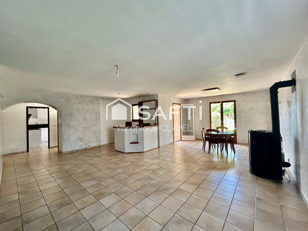 Villa provençale de 131m2 posée sur un terrain paysagé de 1138m2