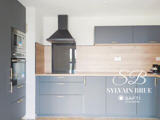  Appartement à louer 3 pièces 111 m²