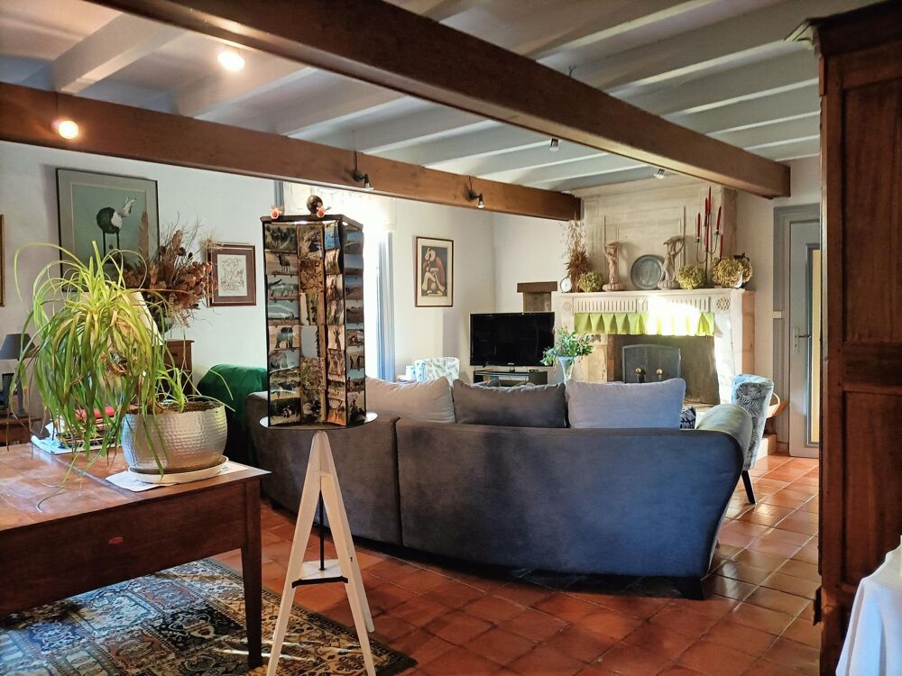 Magnifique maison en pierre sur la commune de Le Gua (Dercie)