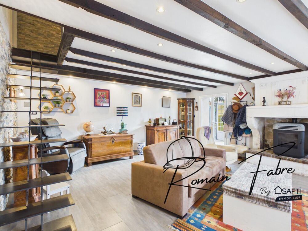 Maison en pierre de 131 m2 avec 3 chambres, grande terrasse couverte et arrière chai, au calme
