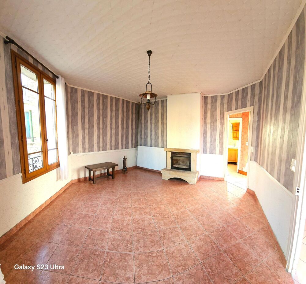 Vente Maison Ensemble immobilier : Maison100m2, des dépendances dont une en pierre de taille 80m2,stationnement, jardin clos Champs