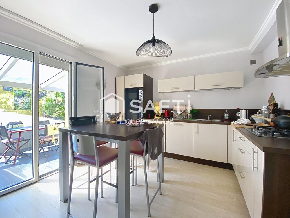Vente Maison Proche toutes commodités maison avec 4 chambres, véranda et sous-sol Verson
