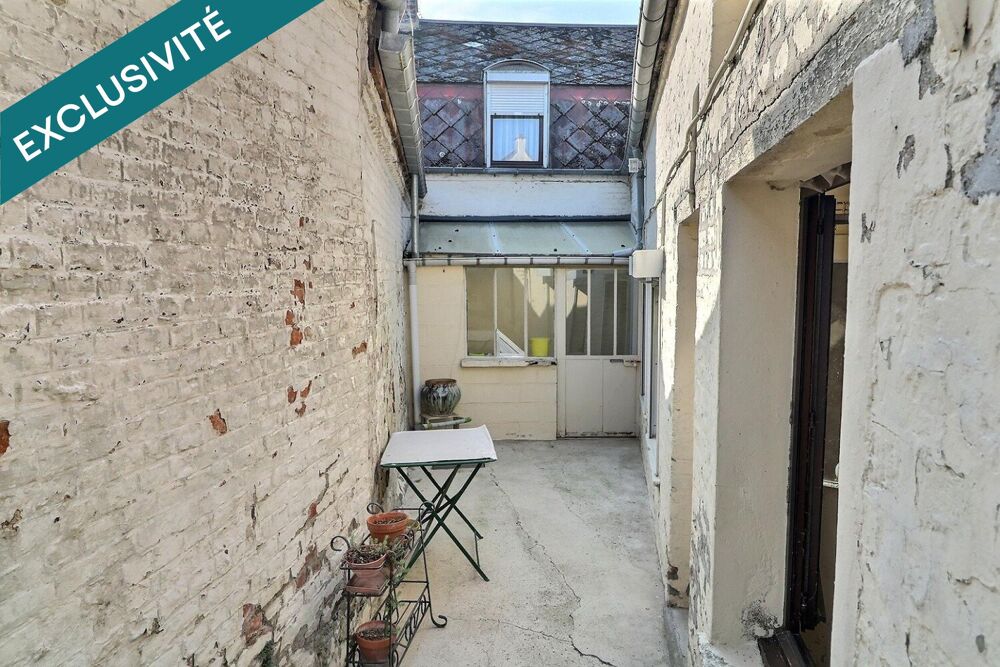Vente Maison Maison proche centre-ville, semi-mitoyenne, 3 chambres, jardin . Solesmes