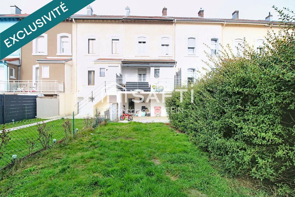 Maison de 120m2 hab avec 4 chambres, 2 terrasses et jardin.