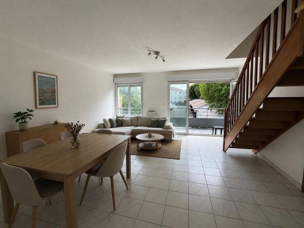 Vente Appartement Duplex lumineux avec piscine, balcon et résidence fraîchement ravalée : un cadre de vie idéal aux portes de Bordeaux ! Begles