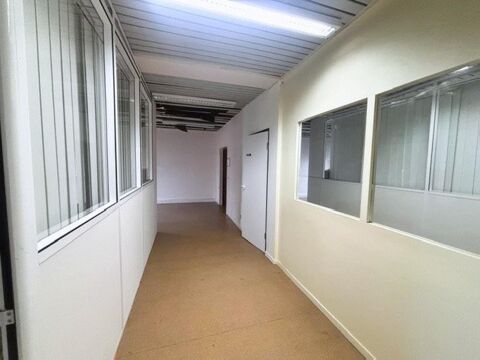   Local commercial, 192 m2, 7 parkings 