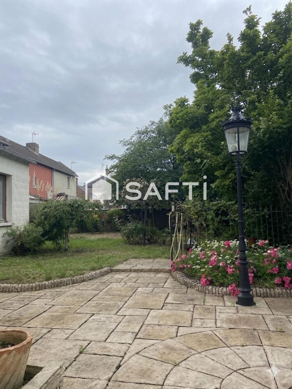 Beaux volumes pour cette maison de 179 m2 4 chambres, garage, atelier et fort potentiel !