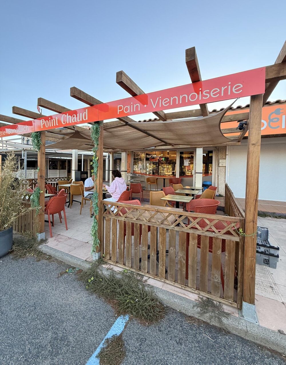   A vendre point chaud/sandwicherie/pâtisserie/snacking 