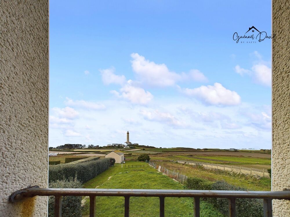Propriété avec vue panoramique mer et phare  Deux habitations réunies en une, à lÎle de Batz