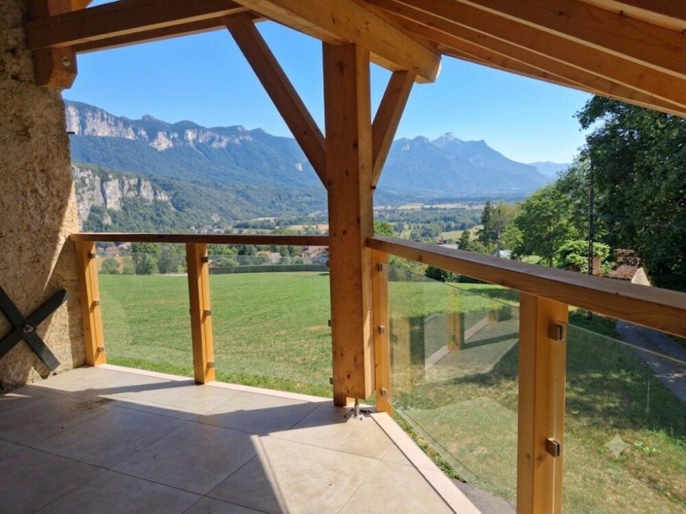 Location Maison Maison meublée T3 duplex de 77 m2 habitable avec 2 chambres sur la commune de St Christophe La Grotte 73 Saint-christophe