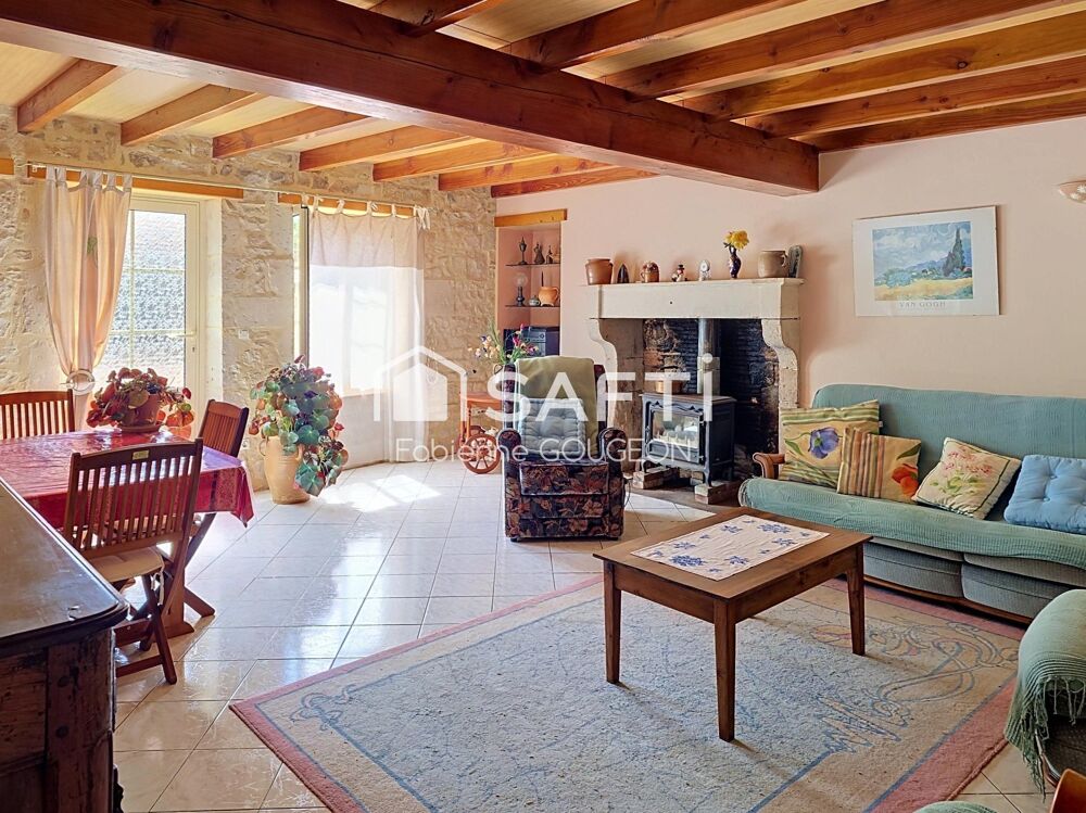 Vente Maison Charentaise de caractères du XVIII siècle -  223 m² - 5 chambres Chassiecq