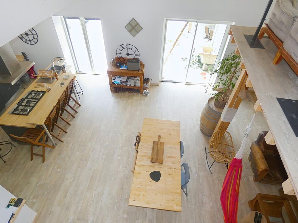 Ravissante maison en pierre de 142m² avec grand garage de 93m², grande cour avec 2 terrasses et dépendance de 42m²