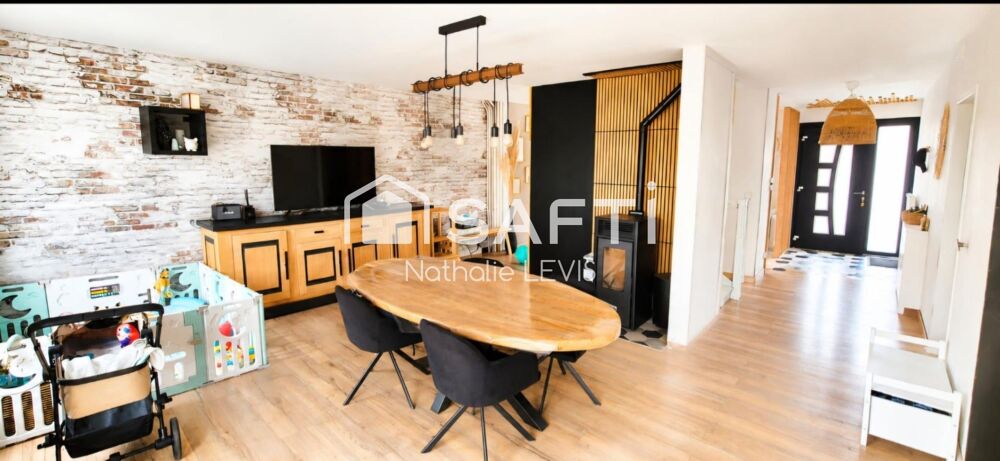Maison semi plain pied sur un sous sol complet offre 5 chambres et 2 salles de bains