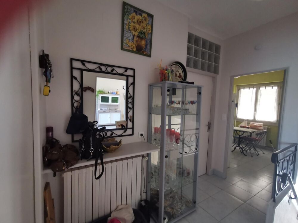 Maison familiale en pierre avec piscine et garage