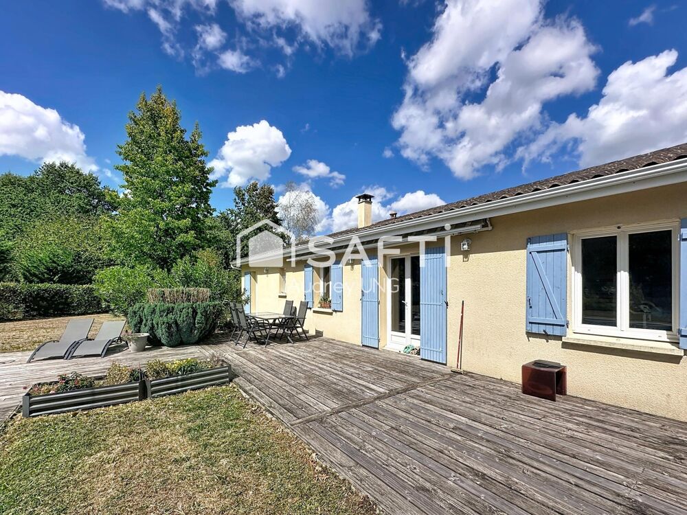 Maison traditionnelle avec piscine  Calme et environnement arboré