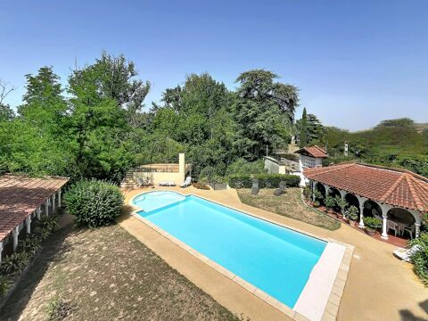   Demeure de caractère : 207 m², parc avec piscine chauffée. Maison - 7 pièce(s) - 207 m²