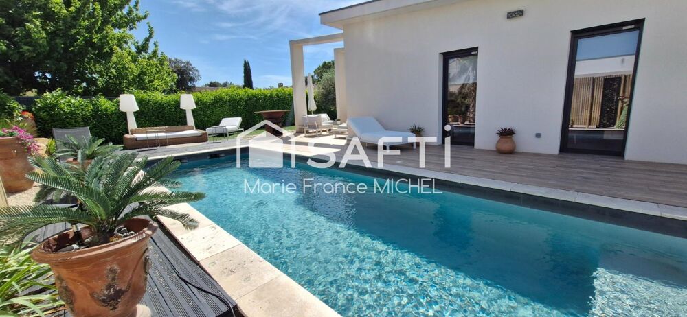 Entre , découvrez cette villa de 130 m² offrant 3 chambres, une piscine et une autonomie énergétique totale grâce à ses panneaux