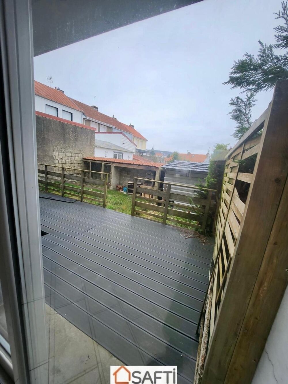 Vente Maison Située dans un secteur recherché pour son calme, cette charmante maison semi-mitoyenne parfaitement entretenue attend ses nouvea Desvres