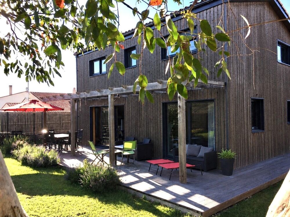 Maison familiale contemporaine aux prestations haut de gamme à 15 min de La Rochelle et à 3 min de la Mer !