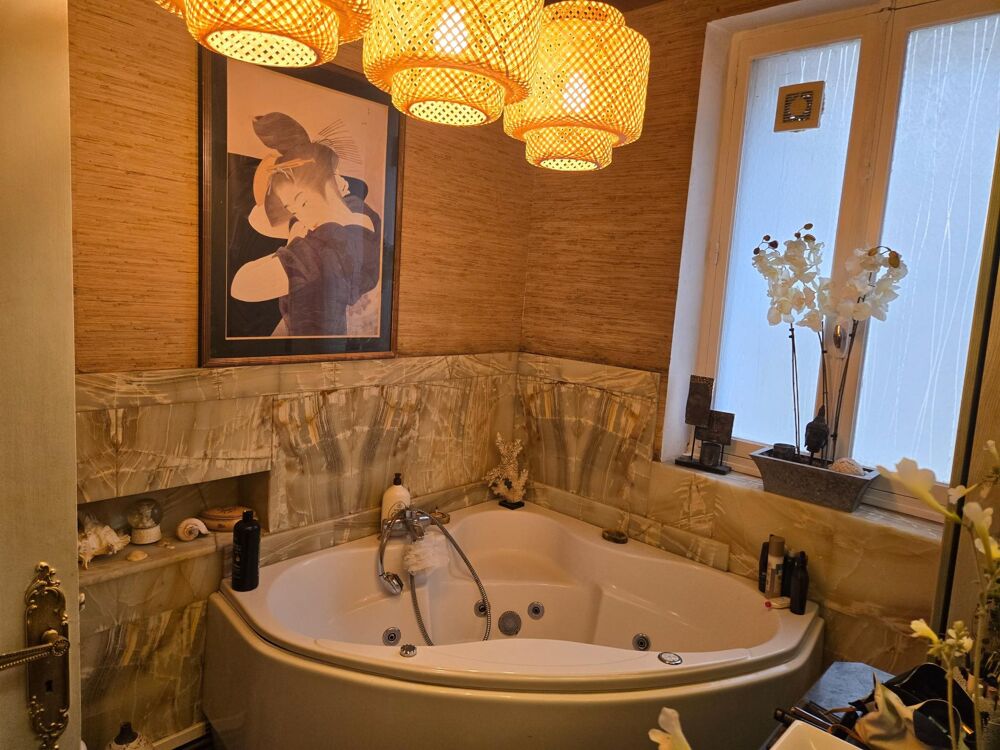 Placé dans un des plus beau quartier de LOUHANS ,magnifique appartement rénové avec charme et authenticité coup de coeur garanti