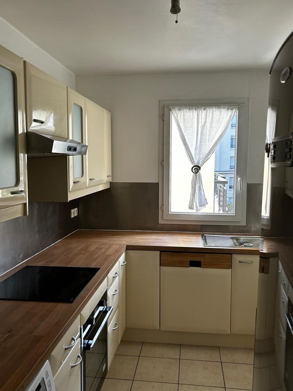 Location Appartement LOCATION MEUBLÉE - 90M2 - T4 - SEJOUR/CUISINE - 3 CHAMBRES - SALLE DE BAIN - WC Issy-les-moulineaux