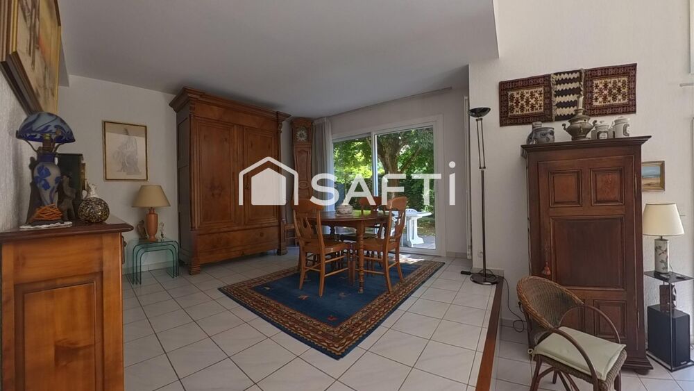 Villa T6 - 4 ch. de 130 m² sur terrain arboré 1300 m²
